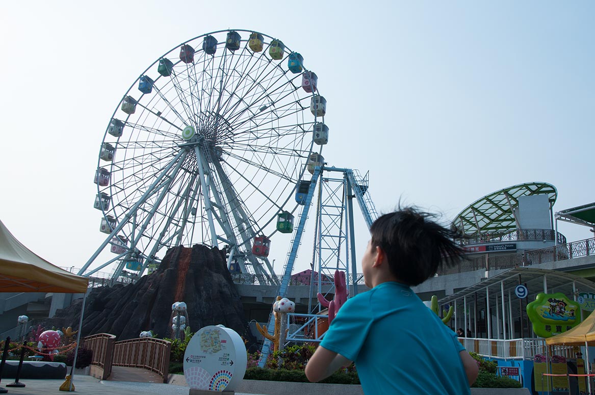 台北市立兒童新樂園目前有兩項遊樂設施可供身障小孩使用,其一是摩天輪。攝:徐翌全/端傳媒