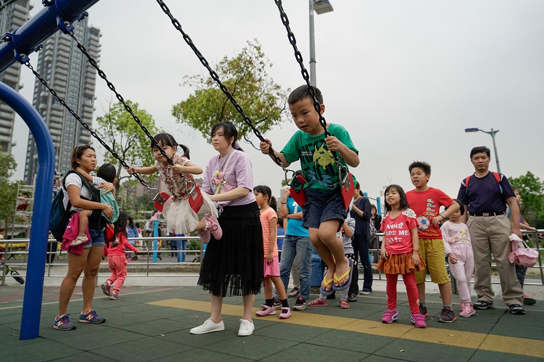 大安森林公園的盪鞦韆。攝:張國耀/端傳媒