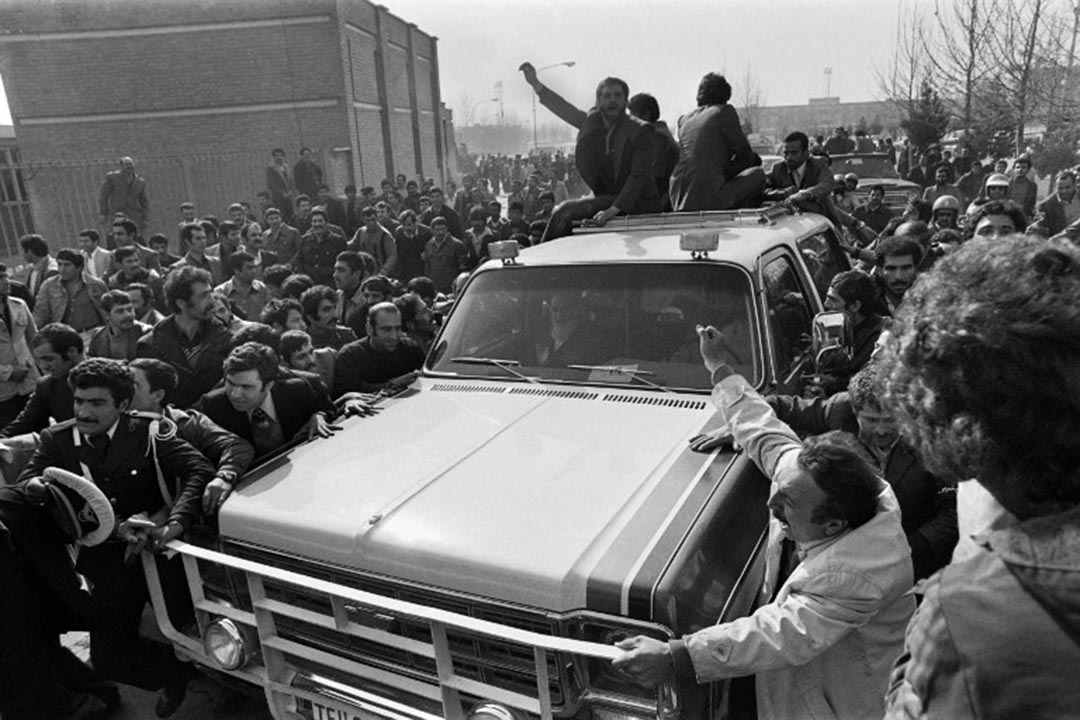 1979年2月1日,伊朗宗教領袖霍梅尼在外流亡15年後回到德黑蘭,受到數百萬伊朗人的歡迎。