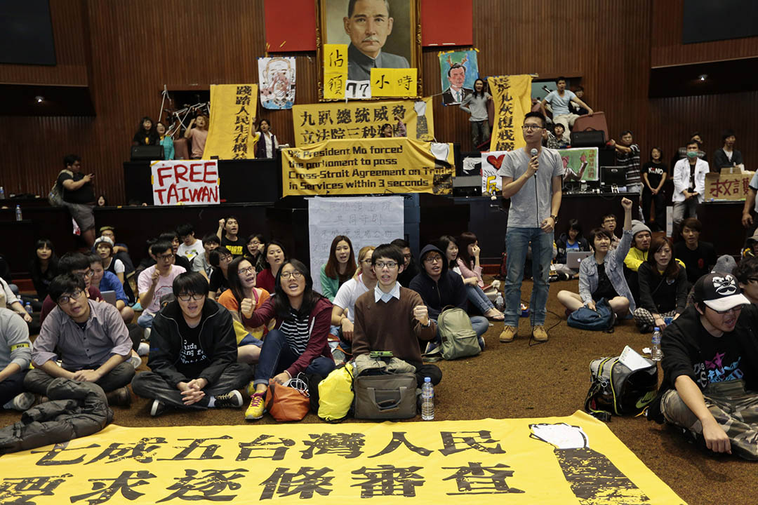圖為2014年3月20日,學生和公民團體佔領立法院議場。