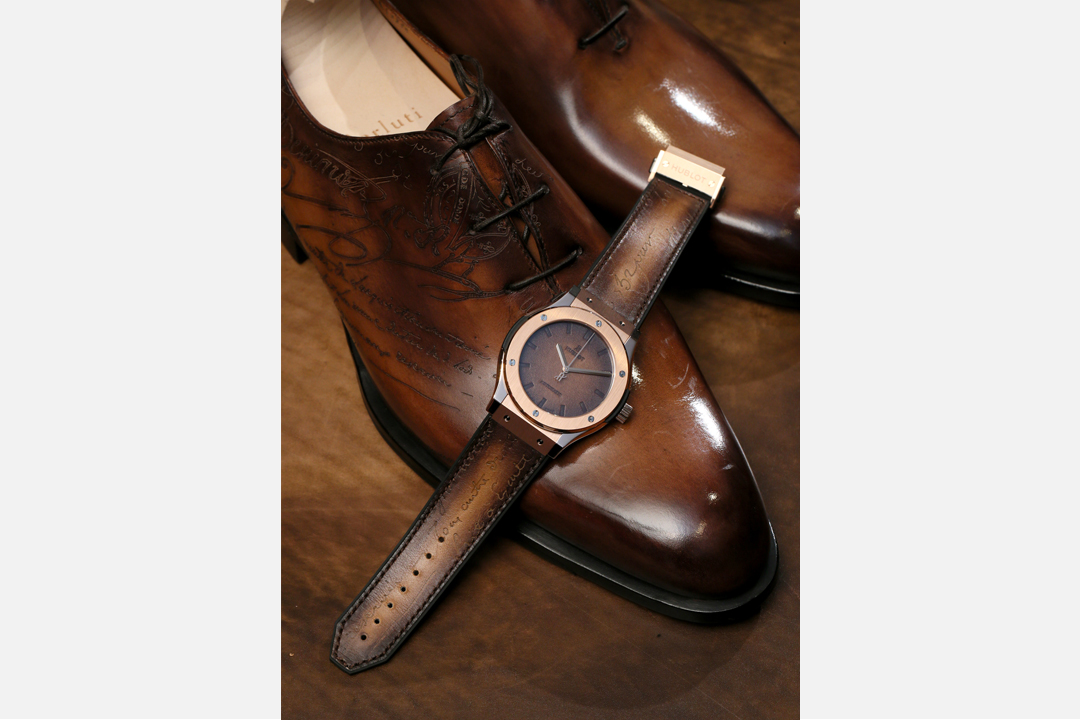 Classic Fusion Berluti Scritto表盘则采用Berluti经典的Venezia Scritto小牛皮，限量250枚。