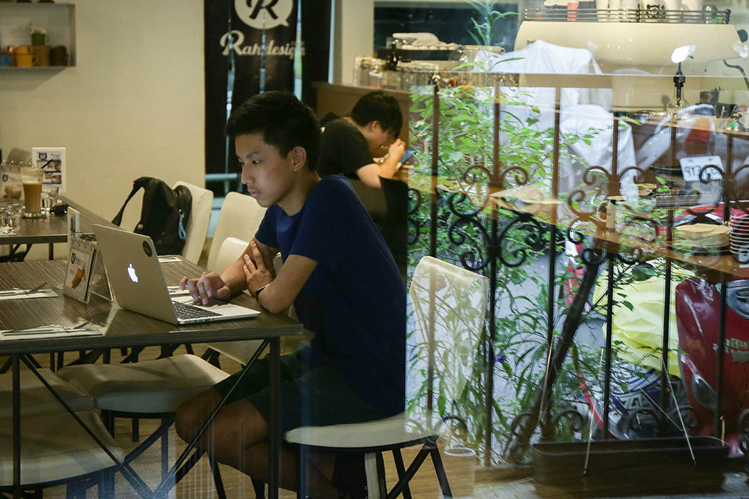郭力銘平時都靠電腦來學習寫程式,並參加過許多國際交流的活動,成為他的養分。