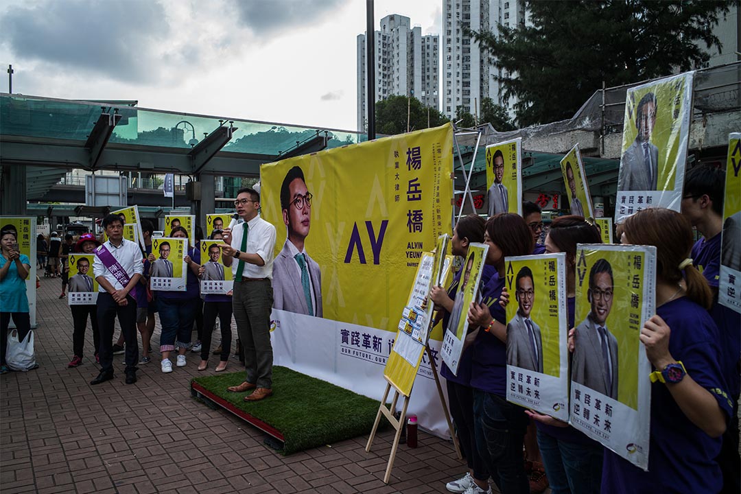 2016年7月18日,杨岳桥在街站收集选举提名。