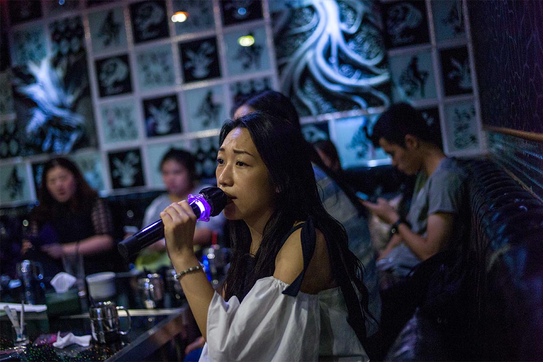 2016年7月18日,旺角,Hong Kong Singer Channel一眾學員唱卡拉OK。