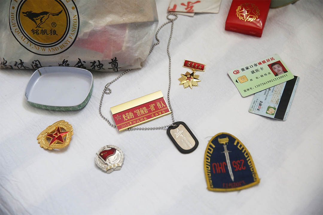 楊傑至今保留著兒子楊偉光的每一件遺物。