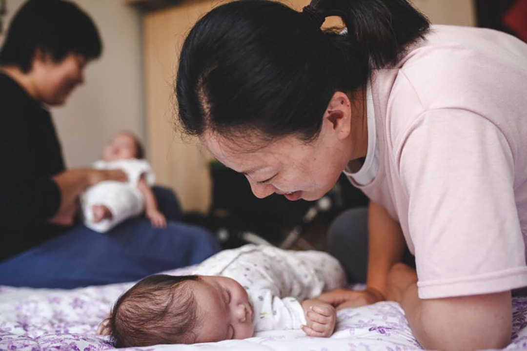 婚後,芝麻餅和豆子萌生了要孩子的念頭,她們為此爭吵過、顧慮過,但都想盡快實現父母抱孫子的樸素心願。