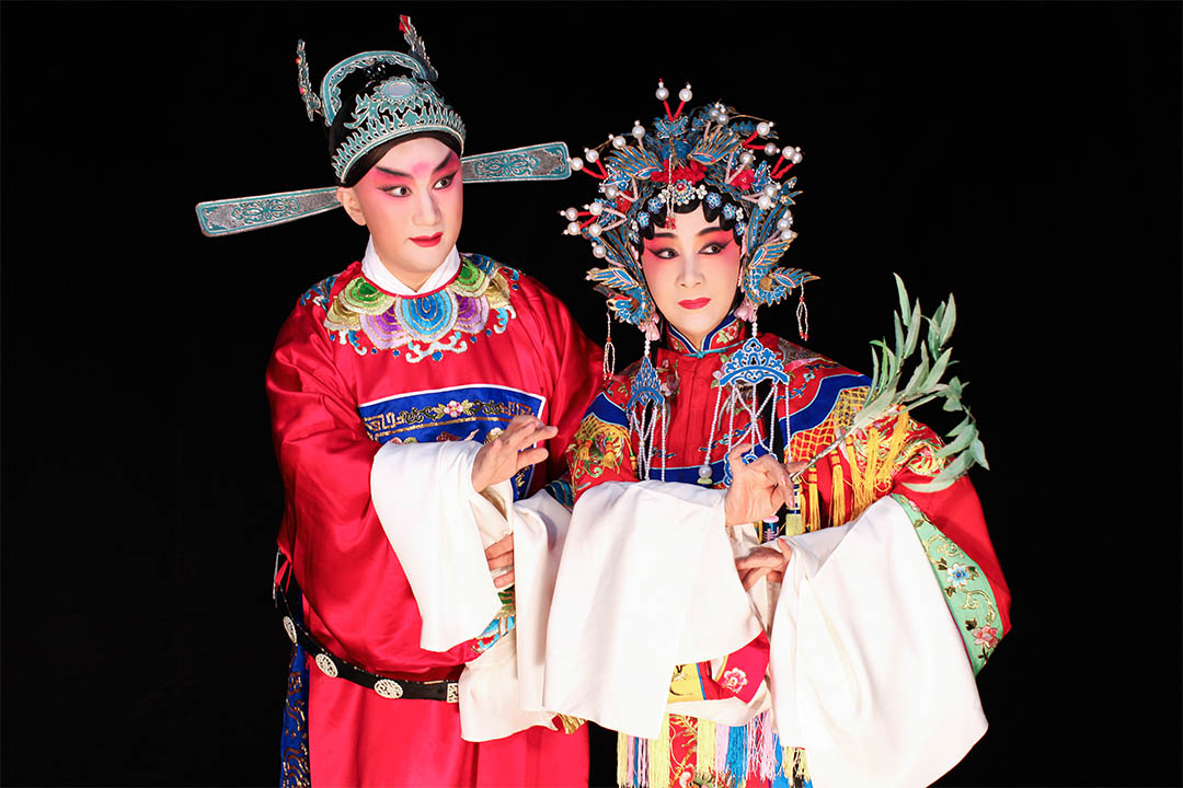 圖為2016年香港「中國戲曲節」開幕大戲崑曲《紫釵記》劇照,邢金沙飾演霍小玉,溫宇航飾演李益。