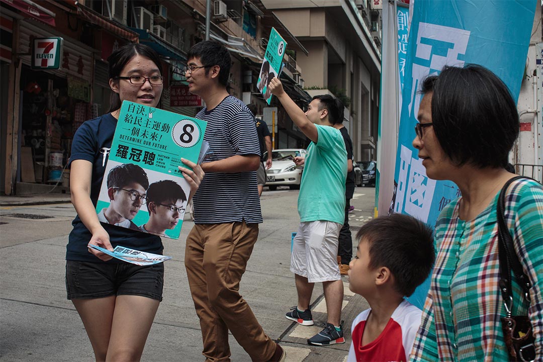 2016年9月4日,梁麗幗到香港眾志在西營盤的街站,為羅冠聰助選。