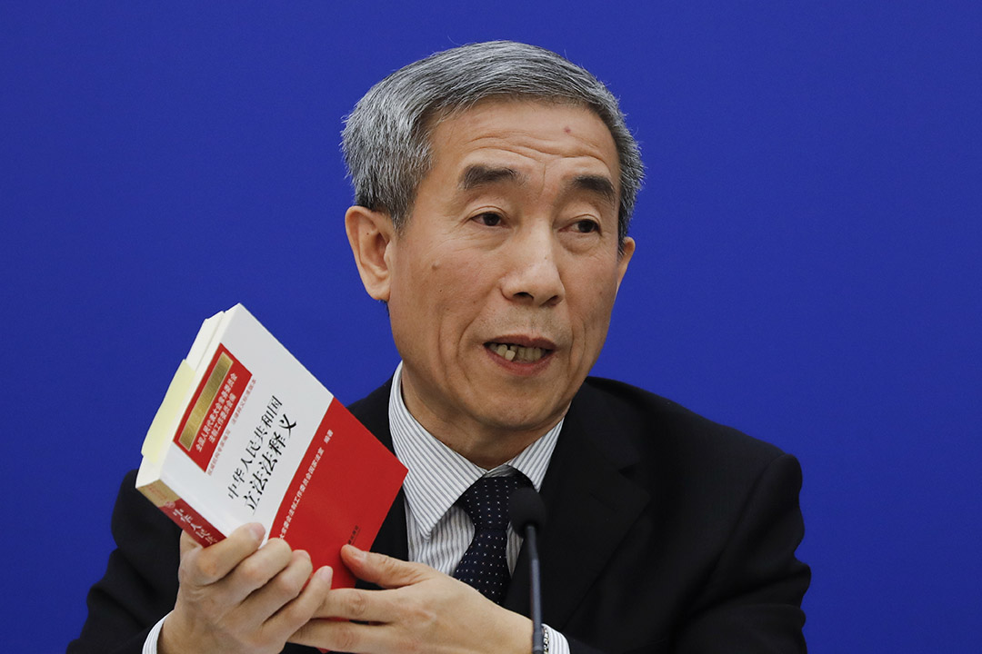 全國人大副秘書長李飛舉行記者會回應人大常委會就《基本法》第104條釋法。