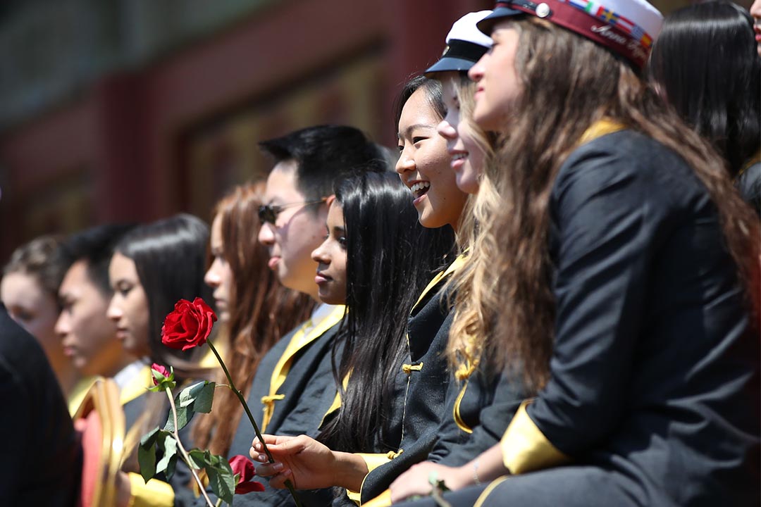 圖為2016年5月28日，北京一所國際學校高中生畢業典禮。