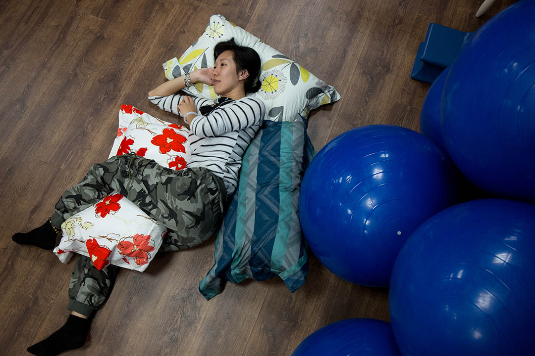女性在懷孕與生產過程中認真理解並學會和自己身體相處,為自己做出選擇,或許正是透過助產師接生與全然交予醫療體系之間最大的差別。