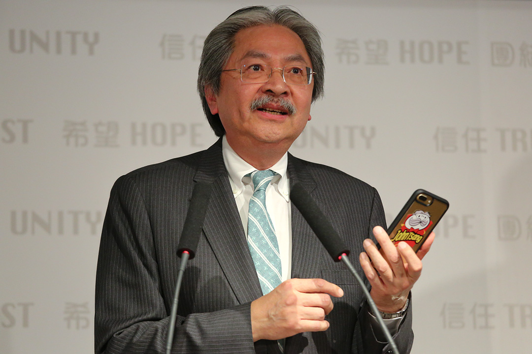 曾俊華的民望現在最高,主要與其親民形象有關。