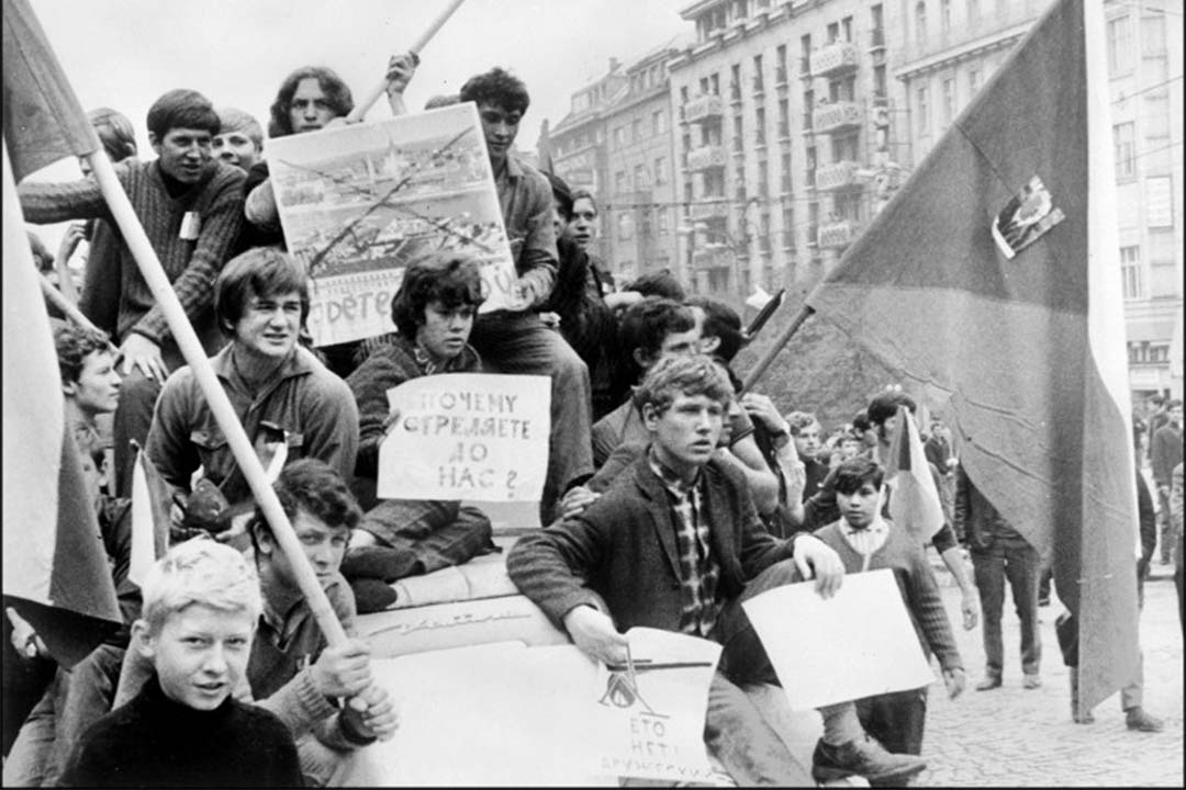 1968年8月21日,布拉格人民在温塞斯拉斯广场。