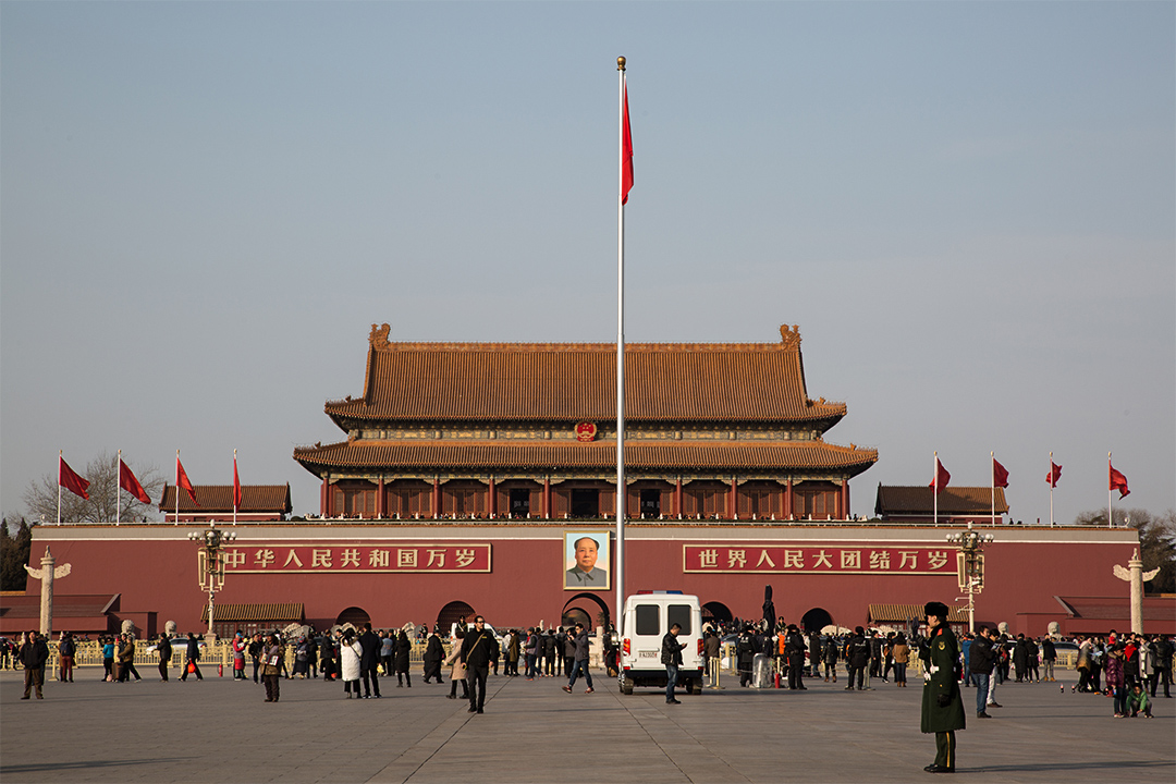 艾曉明總共去過廣場三次,第一次是給去絕食的學生送被子,最後一次是去看望一位在廣場陪學生的老師。
