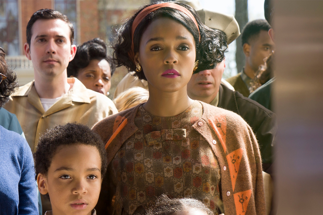 《Hidden Figures》劇照。從一名普通計算員做起，Mary Jackson打破重重阻礙，成為NASA首位黑人女性工程師。