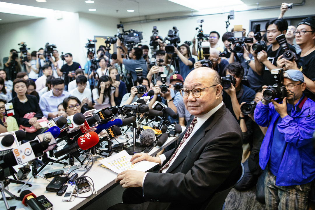 2016年10月27日,香港退休大法官胡國興宣布參與特首選舉。