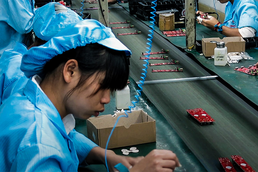 紀錄片揭露中國高科技電子產業下，勞工惡劣的工作環境。