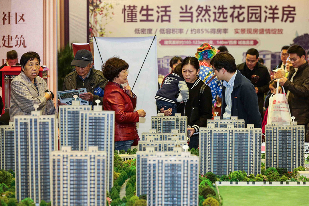 許成鋼認為要化解住房之痛，第一要從土地所有制上去解決，推出廉租房。