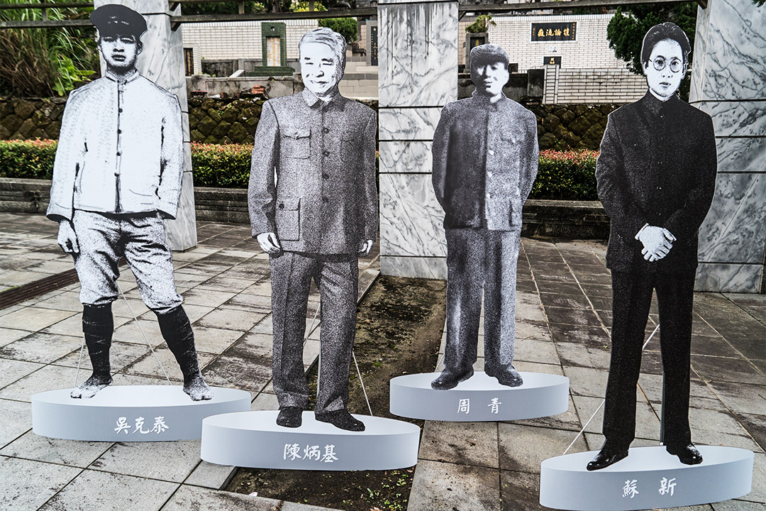 “二二八”七十周年以“未归的二二八斗魂”为题,秋祭举办悼念仪式上摆放了当时参与者的人型立牌,与众人一同悼念。