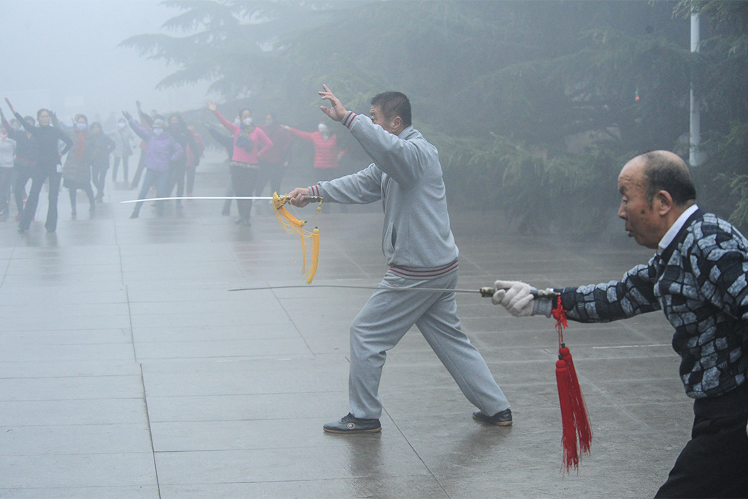 2016年全國霧霾城市排行榜,北京僅位列第26名。圖為中國東北大連市於2016年12月的霧霾情況。