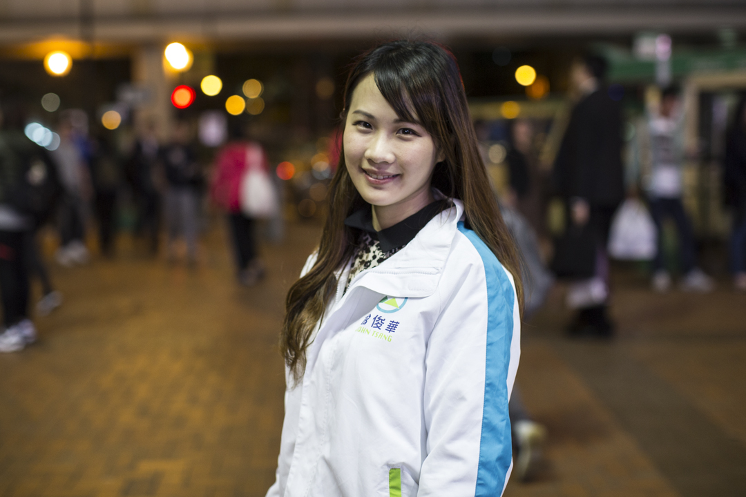 曾俊華競選團隊成員梁翊婷。