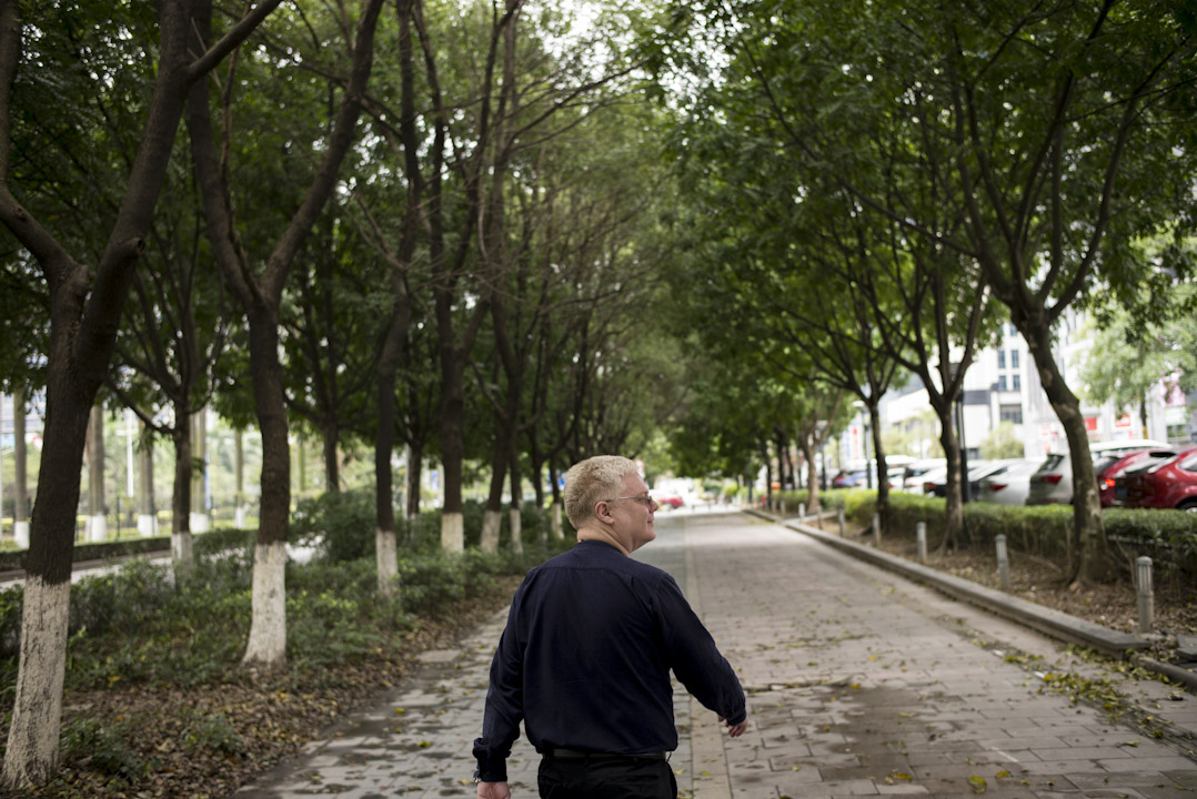 曾經在中國不同大城市生活的 John，卻始終不習慣它們的繁囂，最後選擇在較寧靜的東莞定居。