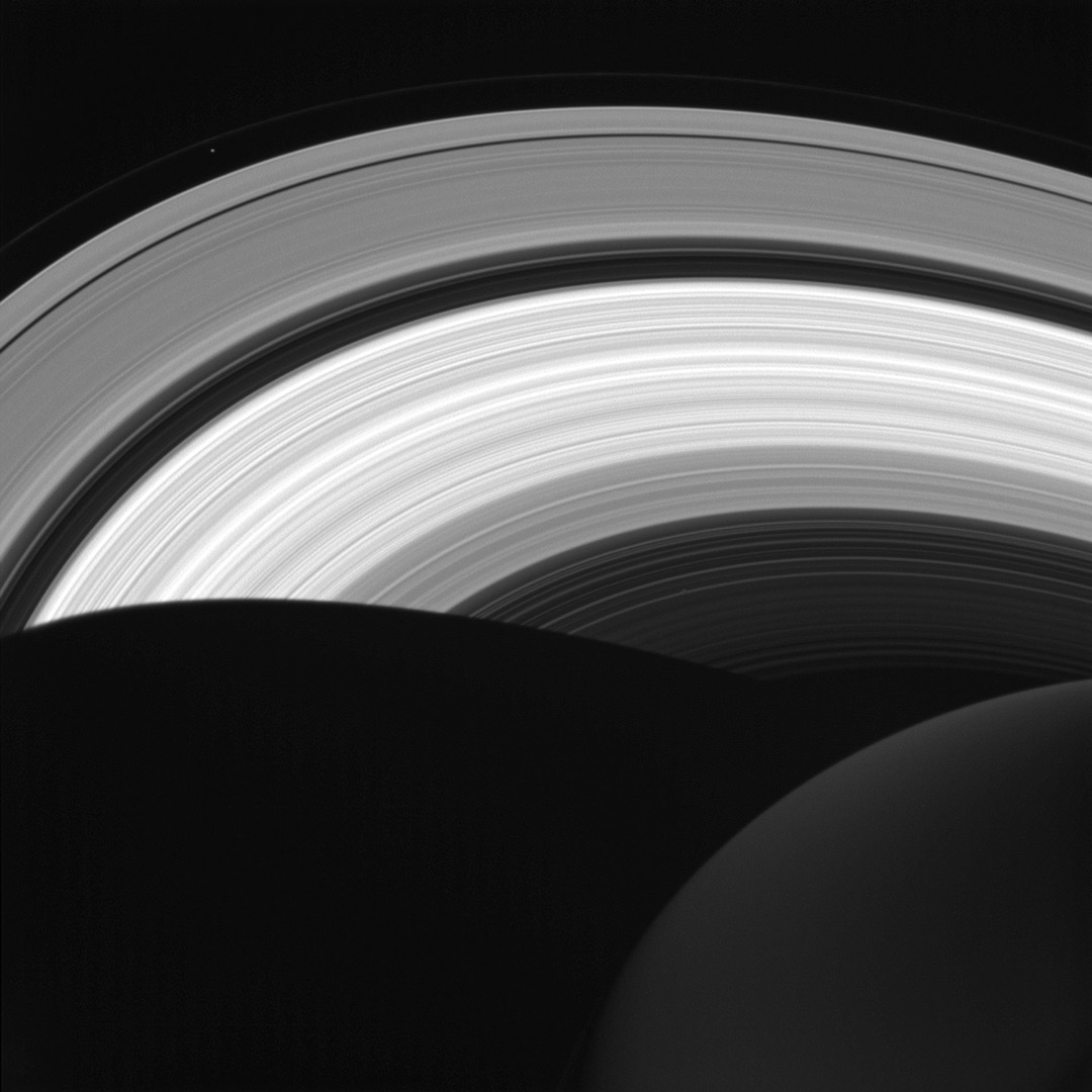 2016年4月14日,土星在環上的影子。