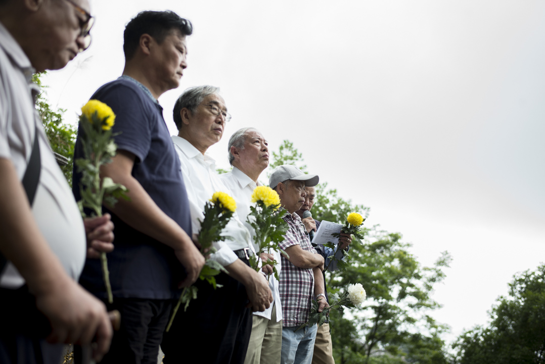 2017年5月7日,“六七动力研究社”成员、六七暴动被捕者及暴动中的死者家属约120人,到和合石坟场举行公祭会,拜祭六七暴动其中16位死者。