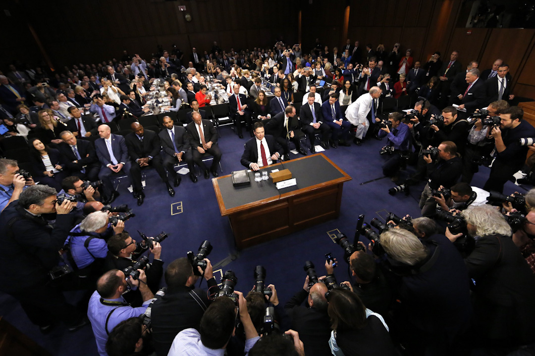 美国联邦调查局(FBI)前局长科米(James Comey)出席参议院情报委员会作证。