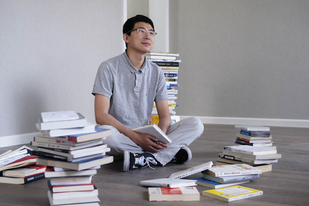 原先供职于内地财经媒体的周昶帆,2016年转型成为一位“知识网红”,现在“知乎Live”、“在行”、“怒马”等平台上都有开课。