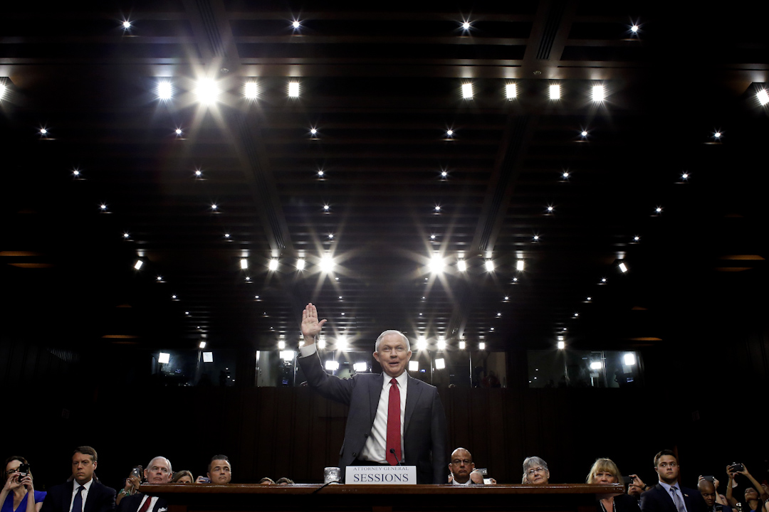 美国司法部长塞申斯(Jeff Sessions)出席参议院听证会。