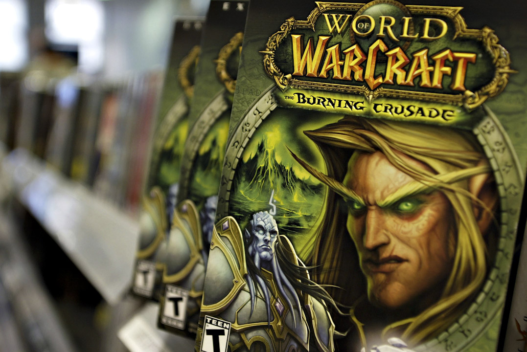 十數年前因為《魔獸世界》(World of Warcraft)的風靡而大規模出現、聞名全球的「中國打金農民」(Chinese Gold Farmer)。 這群年輕人每天泡在網絡游戲裏賺取虛擬金幣或裝備,然後在網上將虛擬物品販賣給國內外玩家,平均每月上千元人民幣的收入足以將他們留在電腦前而不願去外面打工。