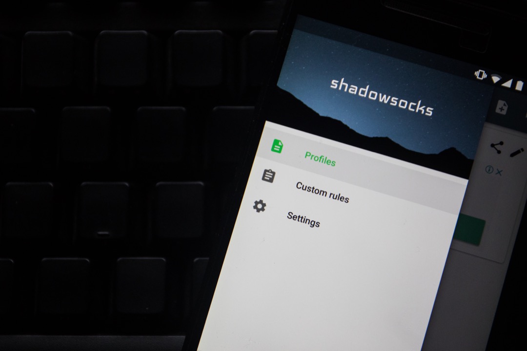 Shadowsocks 的最大特點就是沒有特征,服務端和客戶端可以約定任何一個隨機端口,任何一種加密方式,這使得對于它的識別探測和封鎖都變得更加困難。