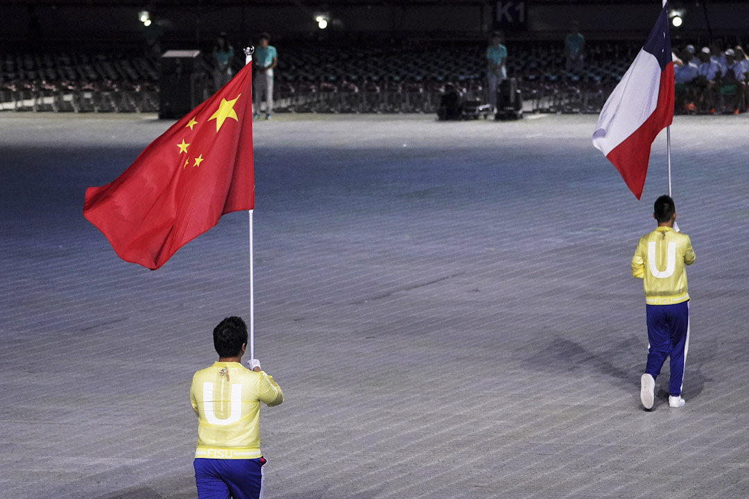 8月19日世大運的開幕式,受反年改團體抗爭影響,只剩形單影隻的國旗代表進場。