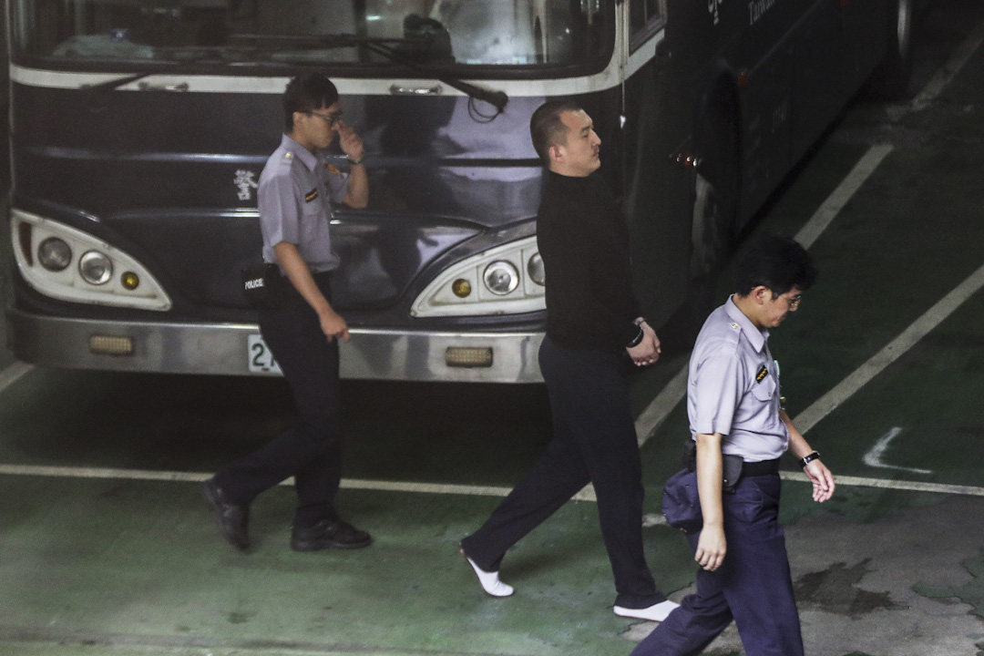 2017年9月15日,台北地方法院審理政大畢業陸生周泓旭被控擔任共諜、刺探台灣外交機密一案;法院於早上約11時半宣判,裁定周泓旭違反《國家安全法》,判囚14個月。