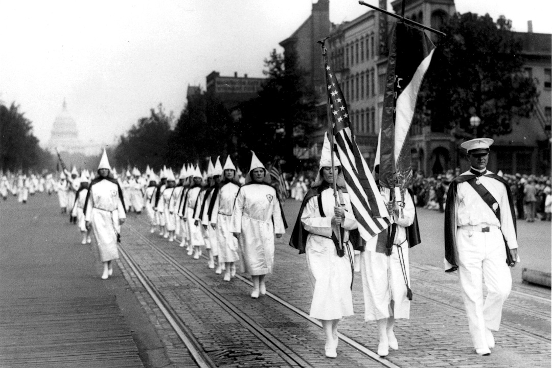 1928年,華盛頓特區賓夕法尼亞大街三K黨遊行中,有不少白人女性參與。