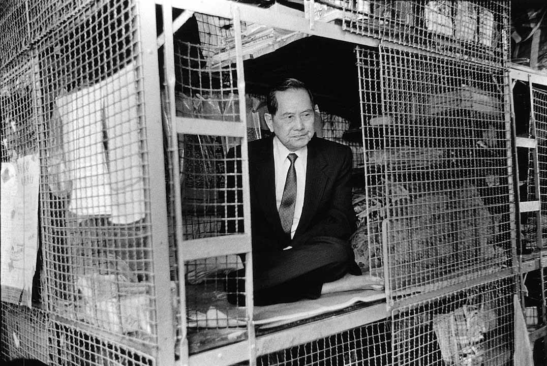 1994年，盛装迎接记者采访的笼民。