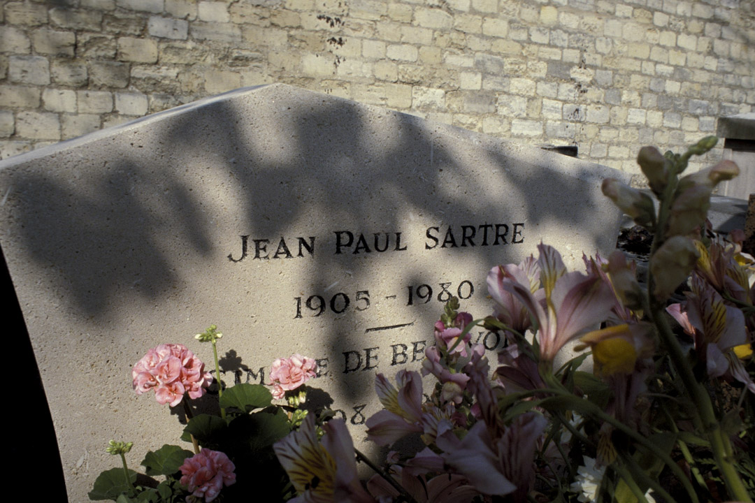 萨特(Jean-Paul Sartre)位于法国巴黎的墓地。