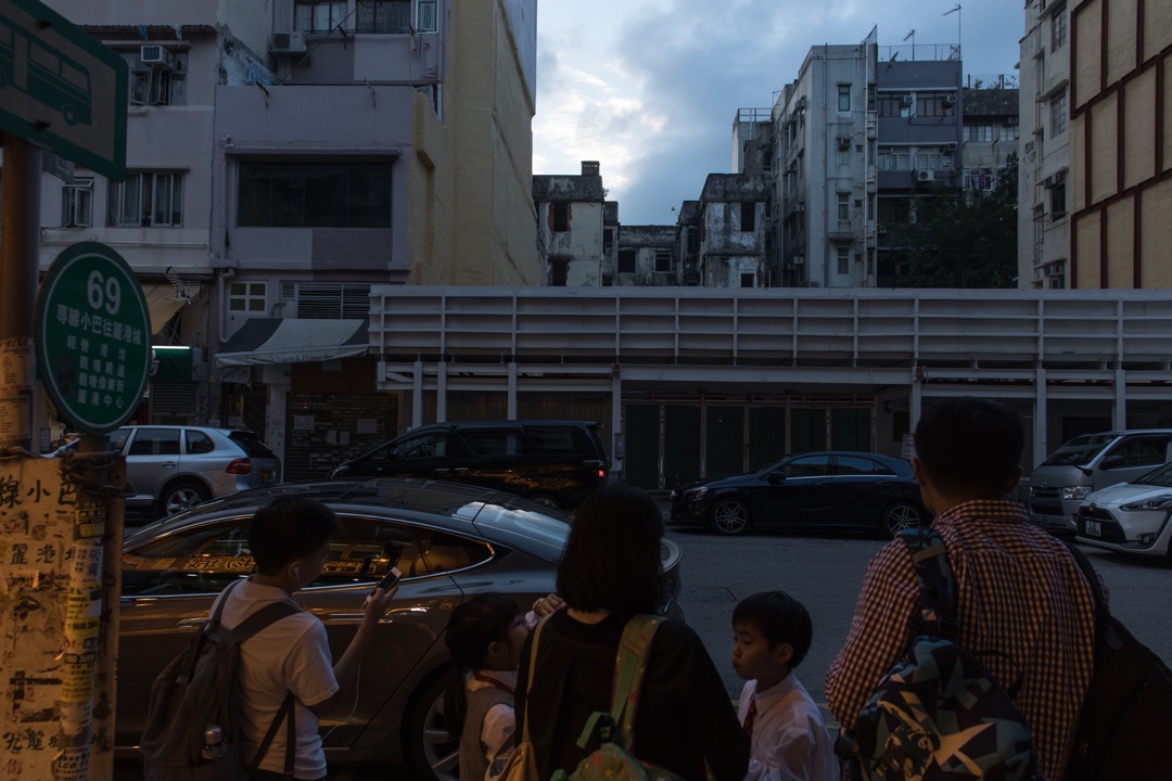与其说是对香港感到失望,倒不如说是为它城市文化的矛盾与分裂而感到困惑。幸好这座城市与我,对彼此尚有好奇与宽容,这份与咖喱牛肉粉丝的浪漫奇遇才不算迟来。