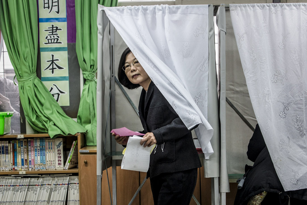 現今的民進黨政府來說,其統治正當性已於近二、三十年的憲政實踐中,逐漸獲得肯認,似乎不太需要再以轉型正義的實踐,作為其政權的正當性基礎。而轉型正義也逐漸難以成為民進黨政府所必須面對的政治壓力來源。
