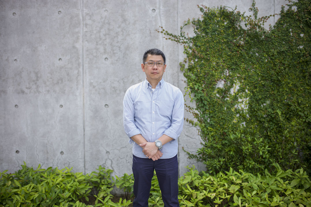 陳智聰在沙田的公共屋邨裡的津貼中學教了20多年之後決定離開校園、投身社會運動。現在時進步教師同盟成員。