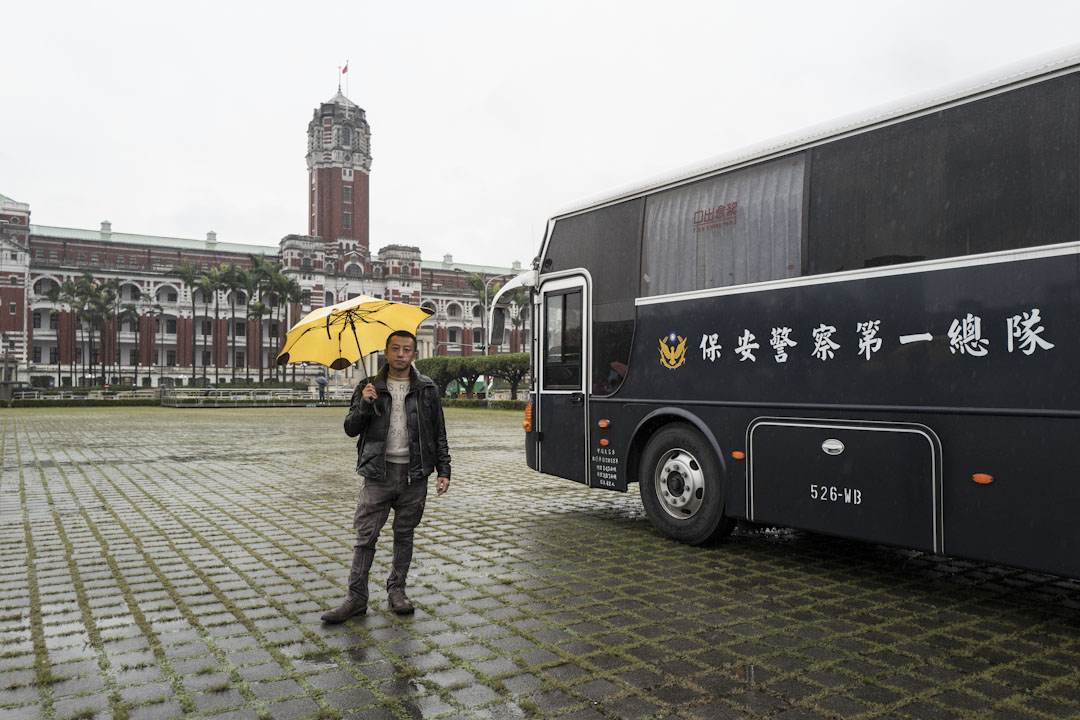 這是總統府前的凱達格蘭大道,4年前,楊雅喆因為聲援被政府強徵地的大埔農民,被警察拉上警備車。