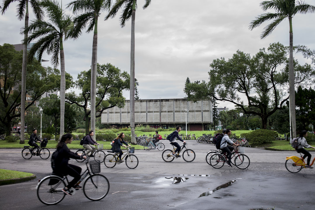 上至頂尖人才、下至年青學者,如果一味只出不進,再加之整個社會又在日益喪失透過教育投資去持續創造人才的動力,那麼高教人才危機必將繼續惡化。