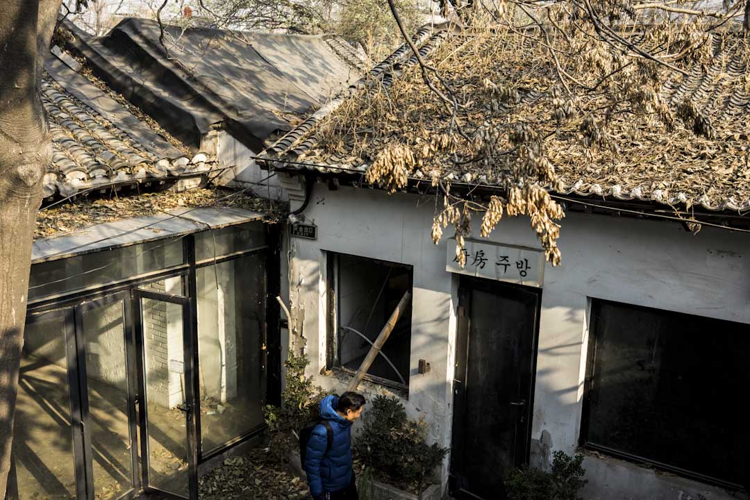 2017年冬天,景泰再次走进凋零了的菊儿胡同的四合院,在这里,他曾经度过一段安稳美好的时光。