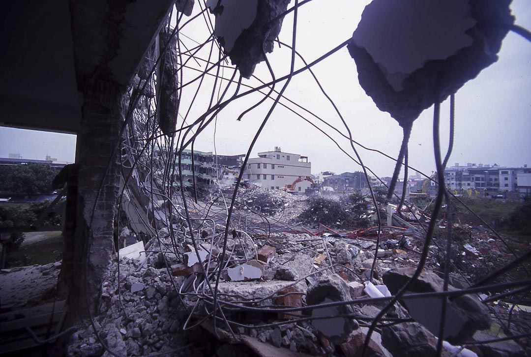 1999年9月，台灣921大地震，台中大里。