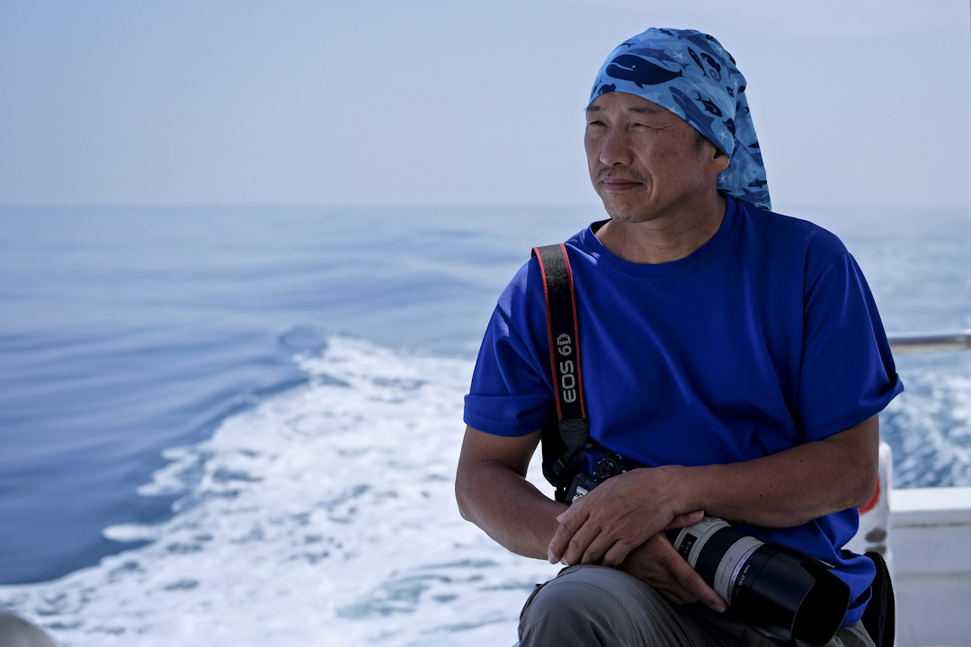 2010年9月，柯金源在花蓮賞鯨船上。