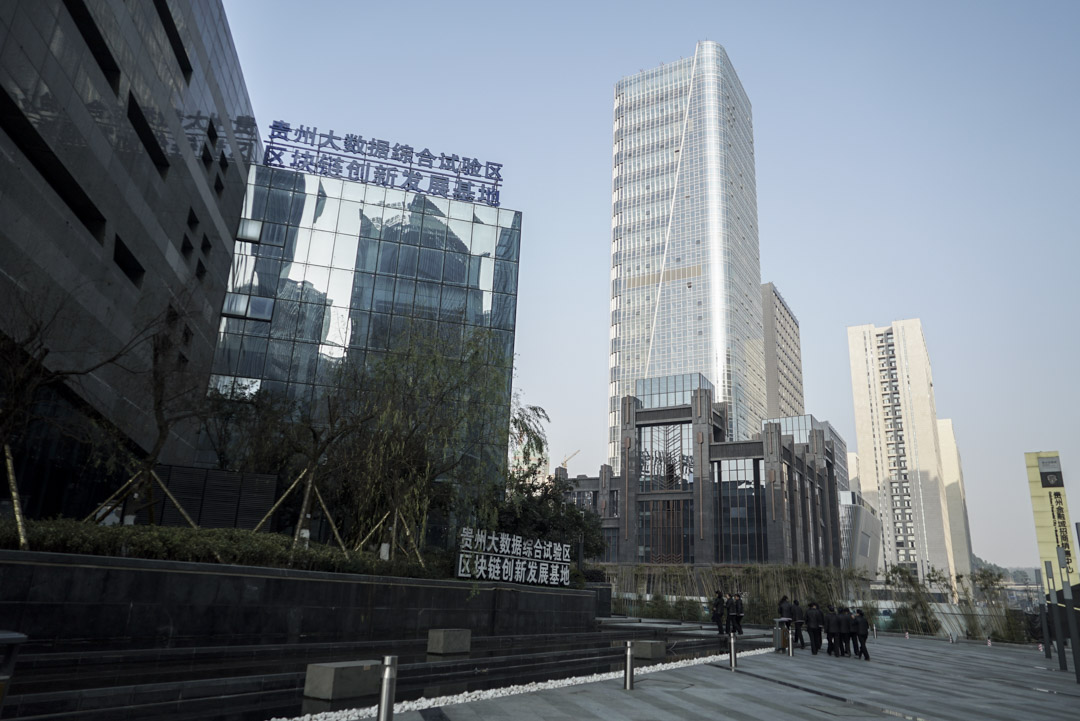 近兩年,從中央到地方,陸續出台了各類推動大數據發展的政策,貴州、上海、武漢、哈爾濱紛紛建起大數據交易中心,至今已超過20個。圖為貴陽大數據交易所。