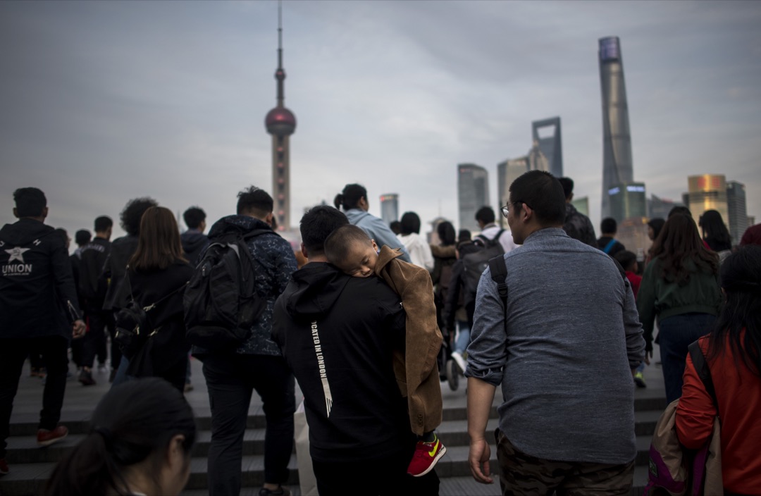 當父母真的又忙又累,請以擁抱取代棍棒,讓孩子知道他是重要的,也讓自己知道,育兒,是為了讓孩子成為他自己。