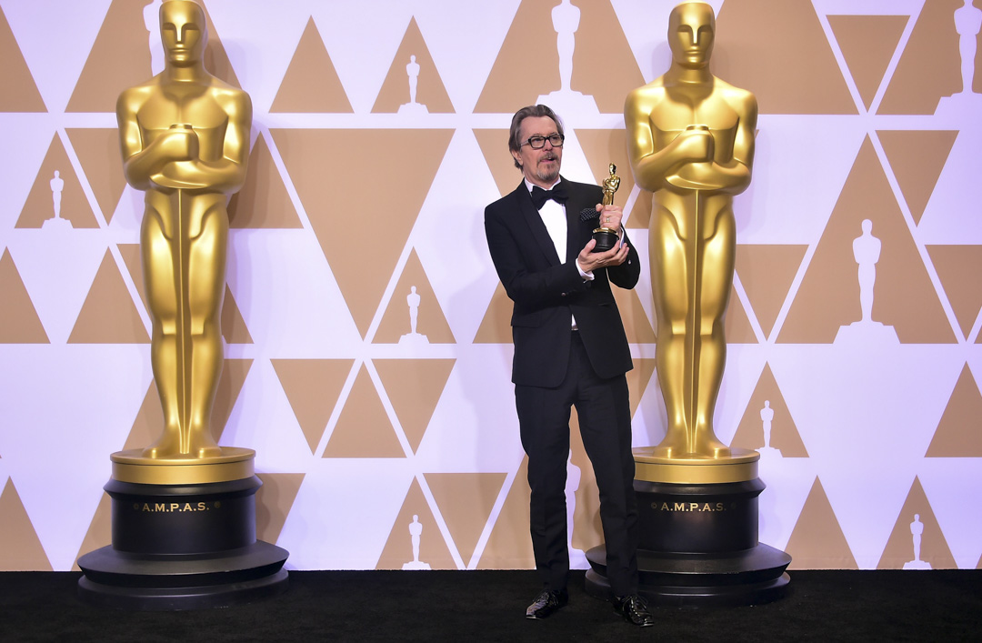 Gary Oldman 憑《黑暗對峙》(Darkest Hour)獲得最佳男主角。