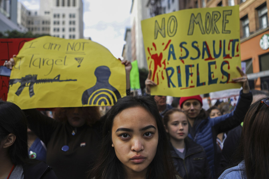 美国加州,民众响应号召,到街头参与“March for Our Lives”全国性枪械管制游行活动。